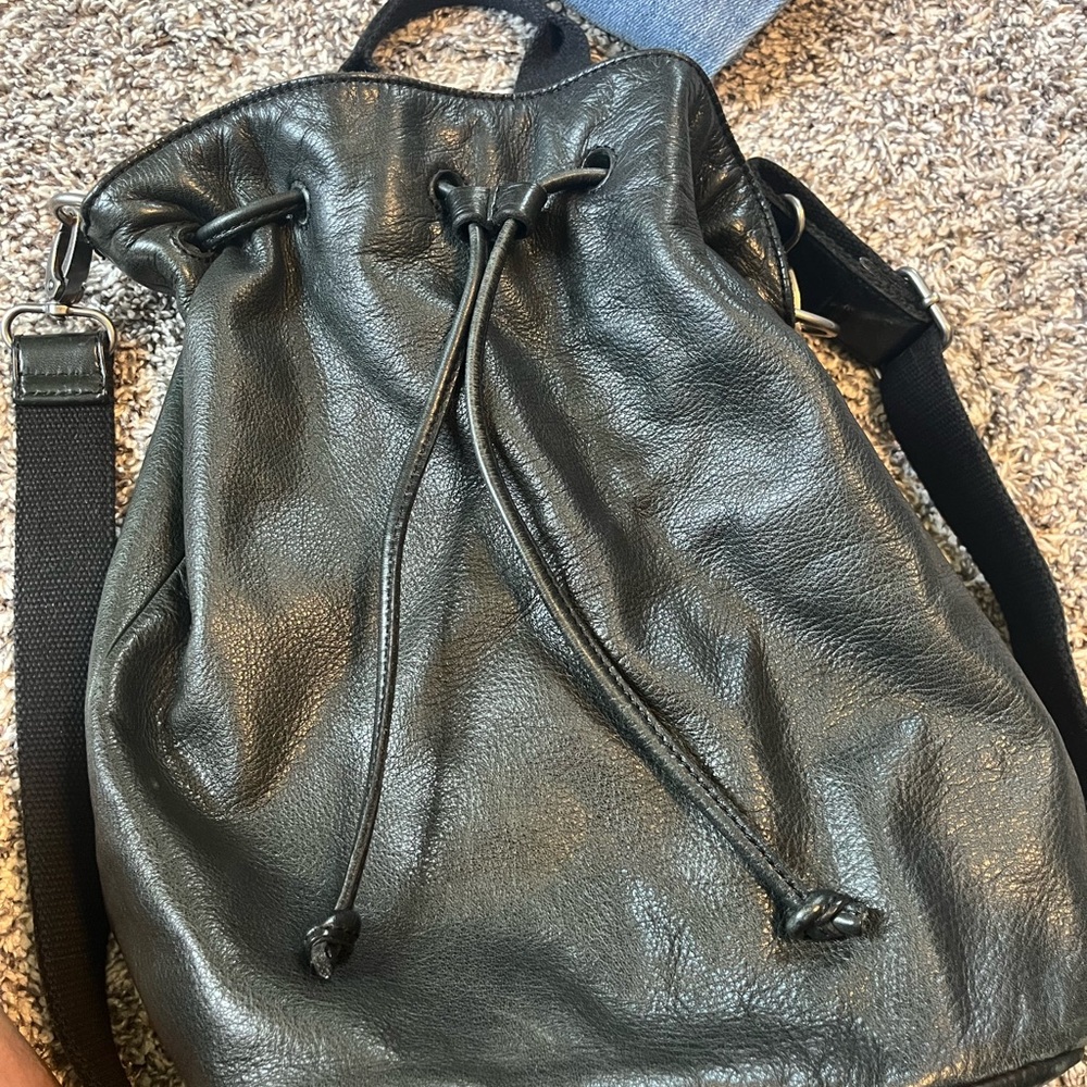 7 Hills bucket bag , sold by athleta, leather - Picture 6 of 6